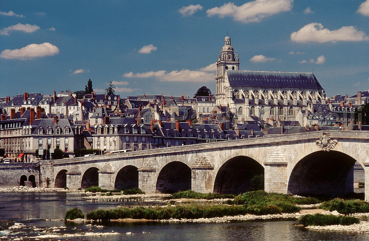 Blois, Loire Valley, France
(cod:France 31)